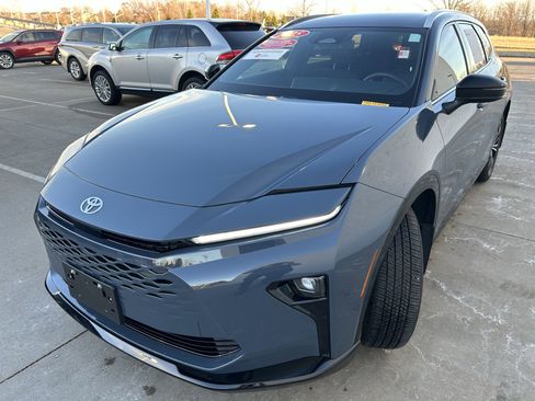 Certified 2025 Toyota Crown Signia image 3