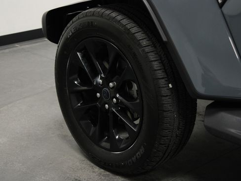 Used 2025 Jeep Wrangler Unlimited Sahara AWD/4WD image 10