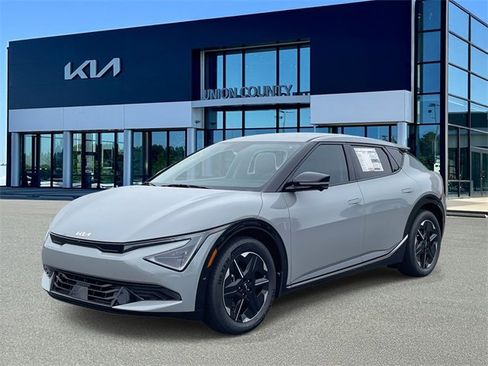 New 2025 Kia EV6 Wind image 3