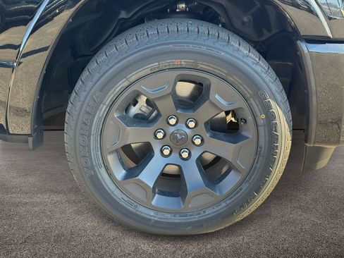Used 2025 RAM 1500 Big Horn AWD/4WD image 8