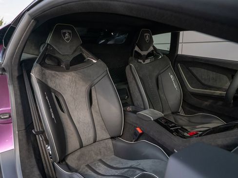 Used 2024 Lamborghini Huracan Sterrato image 23