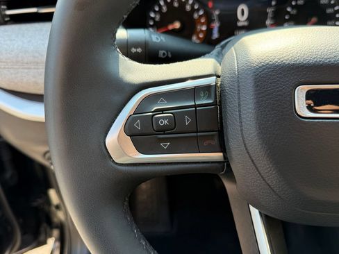Used 2023 Jeep Compass Latitude AWD/4WD image 23