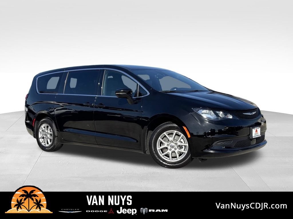 Used 2025 Chrysler Voyager LX FWD image 1