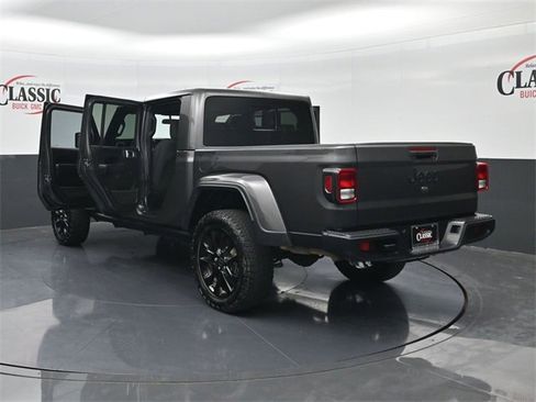 Used 2025 Jeep Gladiator Sport image 33