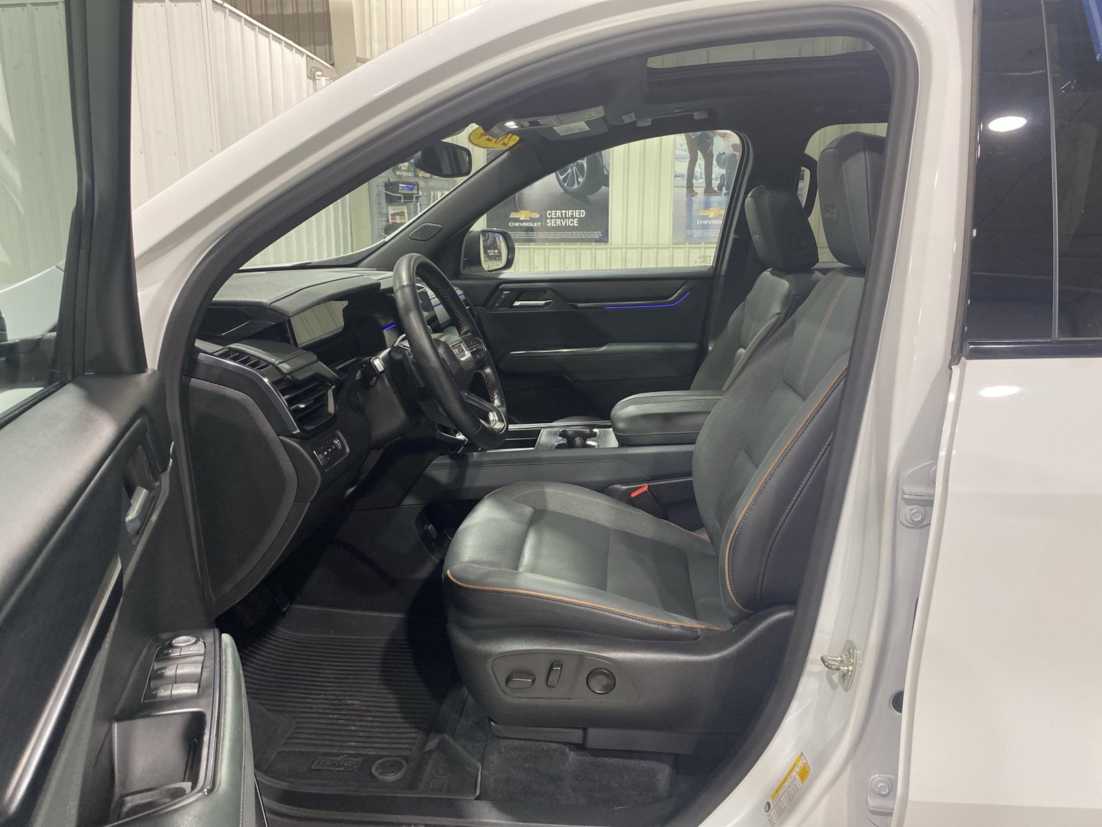 Used 2024 GMC Acadia AT4 w/ Luxury Package AWD/4WD image 19
