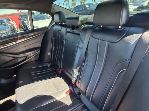 Used 2019 BMW 530i w/ Convenience Package image 9