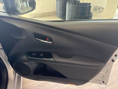 Used 2022 Toyota Prius LE AWD/4WD image 18