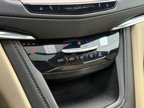 Used 2018 Cadillac XT5 Luxury w/ Driver Awareness Package image 21