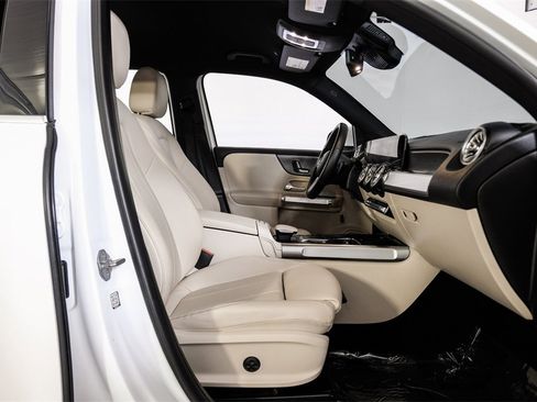 Used 2021 Mercedes-Benz GLB 250 w/ Premium Package image 36