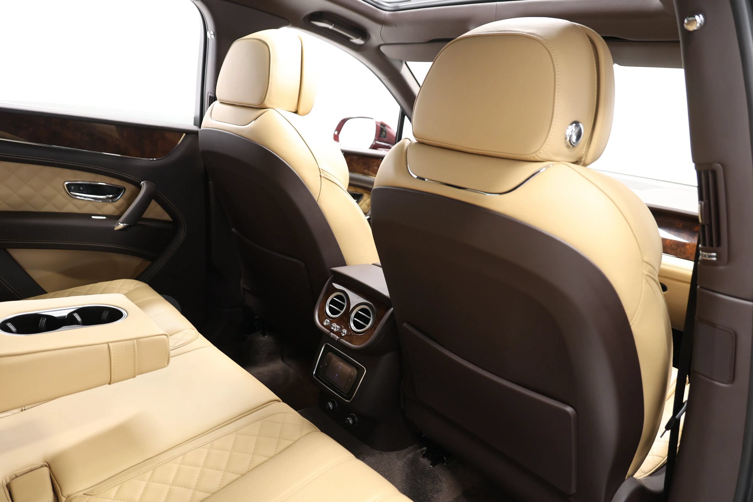 Used 2018 Bentley Bentayga AWD/4WD image 90