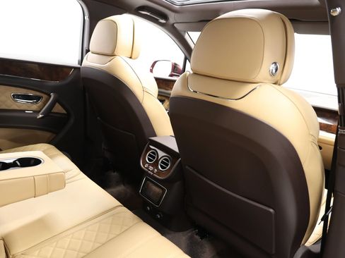 Used 2018 Bentley Bentayga AWD/4WD image 90