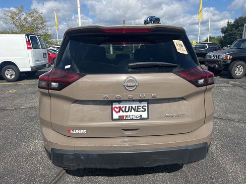 Used 2024 Nissan Rogue SV image 9