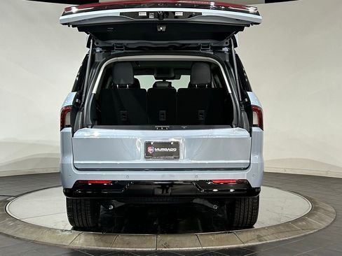 New 2026 Lincoln Navigator Premiere AWD/4WD image 32