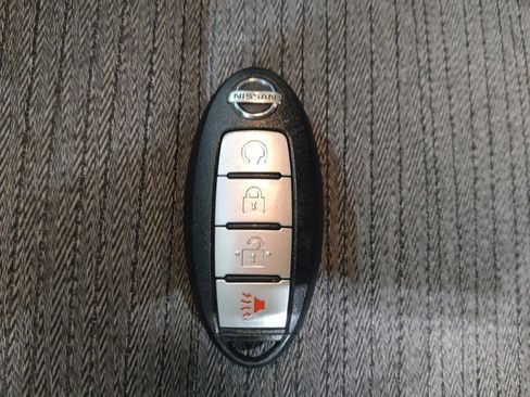 Used 2021 Nissan Rogue SV AWD/4WD image 32