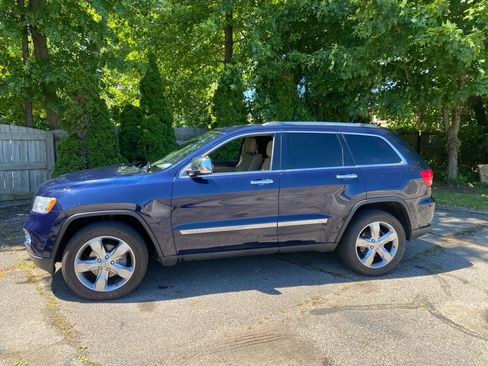 Used 2012 Jeep Grand Cherokee Overland AWD/4WD image 2