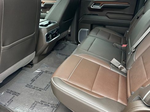 Used 2023 GMC Sierra 1500 Denali w/ Technology Package AWD/4WD image 12