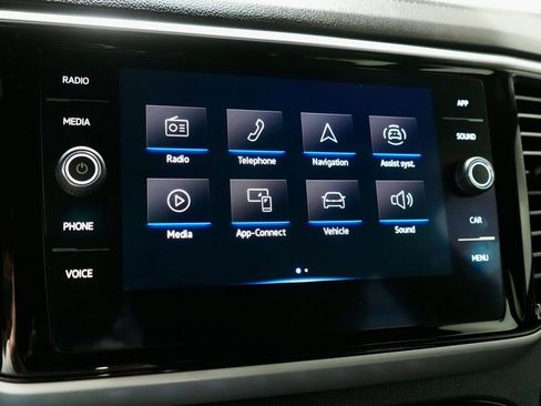 Used 2022 Volkswagen Atlas Cross Sport SE w/ Panoramic Sunroof Package image 17