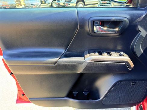 Used 2018 Toyota Tacoma Limited AWD/4WD image 10