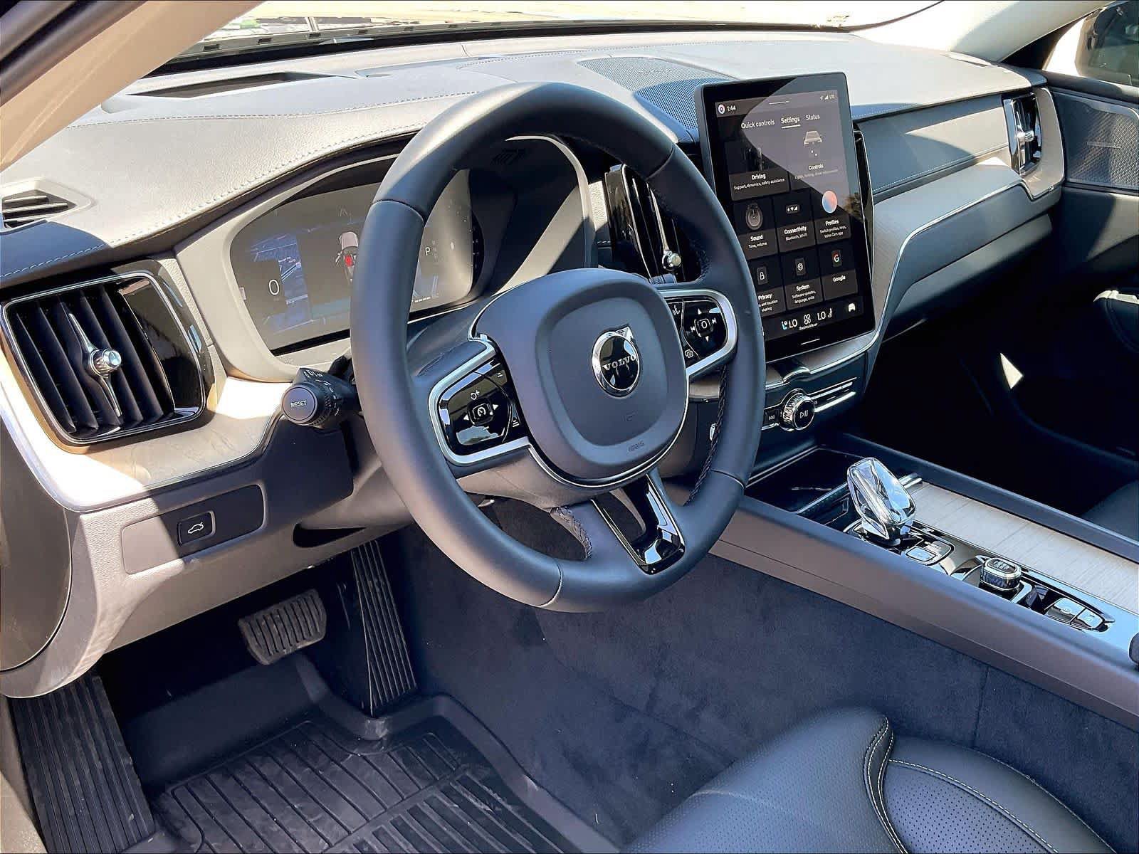 New 2026 Volvo XC60 B5 Ultra w/ Protection Package Premier AWD/4WD image 8