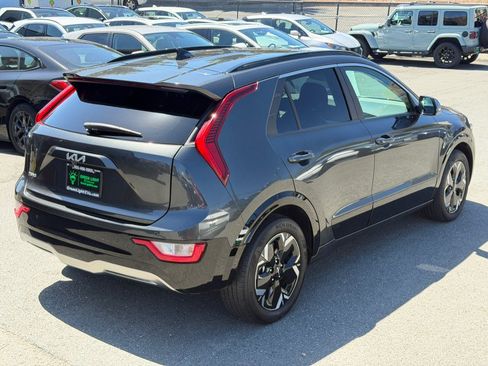 Used 2024 Kia Niro Wind w/ Wind Preserve Package FWD image 5