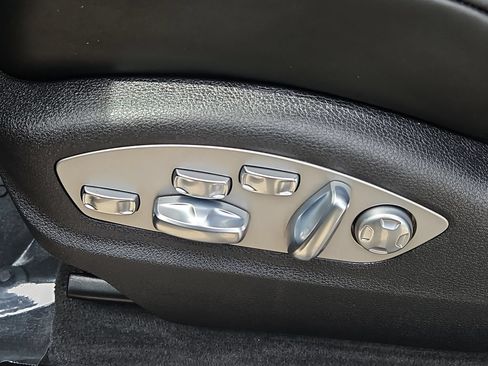 Certified 2026 Porsche Macan AWD/4WD image 28