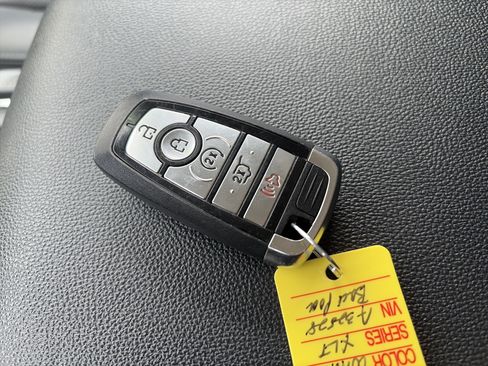 Used 2024 Ford Expedition XLT image 30