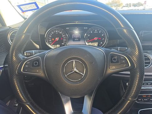 Used 2017 Mercedes-Benz E 300 4MATIC image 9