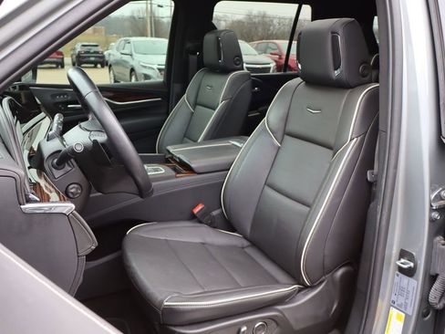 Used 2024 Cadillac Escalade Premium Luxury image 15