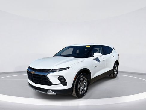 Used 2023 Chevrolet Blazer LT image 3