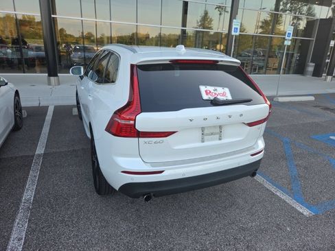 Used 2021 Volvo XC60 T5 Momentum w/ Premium Package FWD image 7