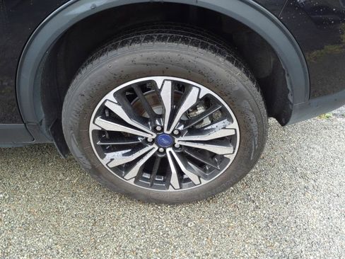 Used 2022 Ford Escape SE w/ SE Sport Appearance Package image 4