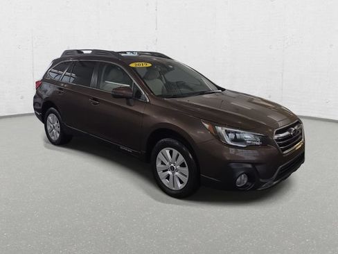 Used 2019 Subaru Outback 2.5i Premium AWD/4WD image 3