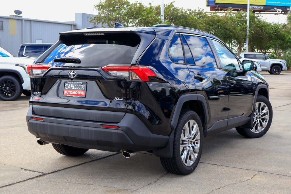 Used 2021 Toyota RAV4 XLE Premium FWD image 3