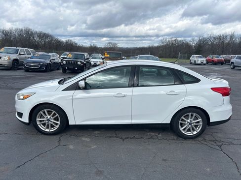 Used 2016 Ford Focus SE image 1