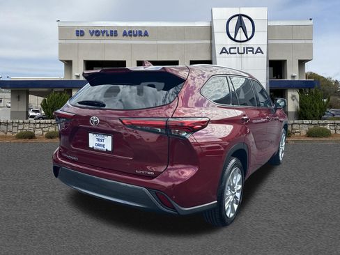 Used 2021 Toyota Highlander Limited FWD image 5