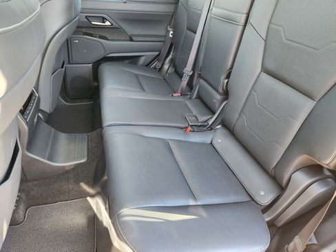 Certified 2025 Lexus GX 550 image 37