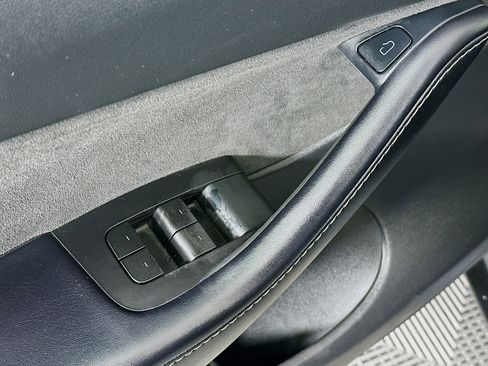 Used 2021 Tesla Model Y Long Range image 15