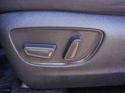 Used 2021 Toyota Highlander LE image 20