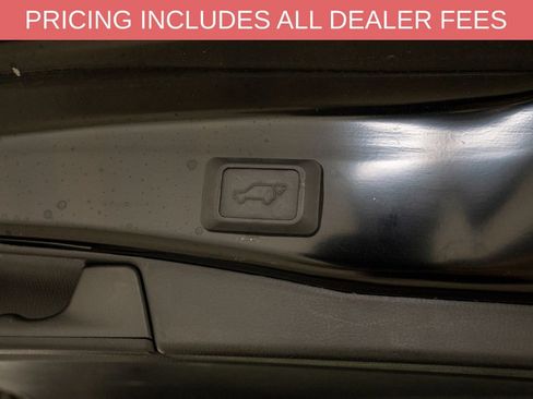 Used 2022 Toyota RAV4 Limited AWD/4WD image 6