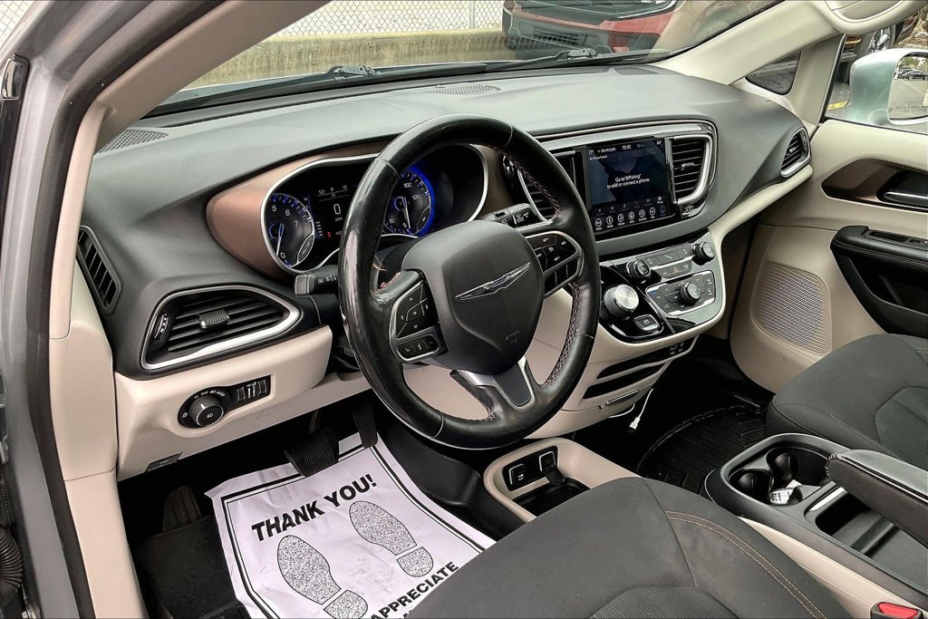 Used 2019 Chrysler Pacifica Touring Plus w/ Cold Weather Group FWD image 13