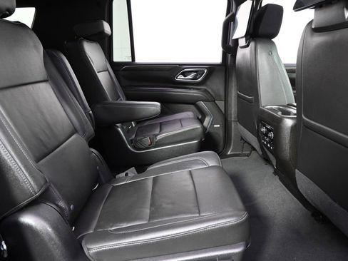 Used 2021 Chevrolet Suburban Z71 w/ Luxury Package AWD/4WD image 18