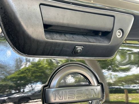 Used 2018 Nissan Titan SV w/ SV Convenience Package AWD/4WD image 21
