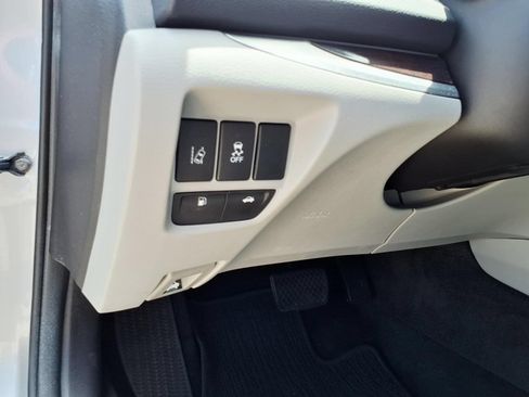Used 2016 Acura TLX w/ Technology Package FWD image 11