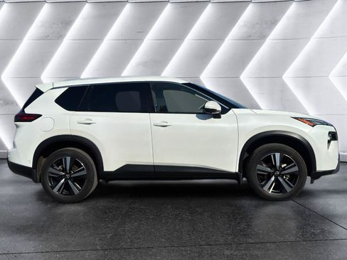 Used 2025 Nissan Rogue SL w/ SL Premium Package FWD image 8
