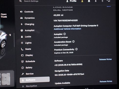 Used 2022 Tesla Model Y Long Range image 30