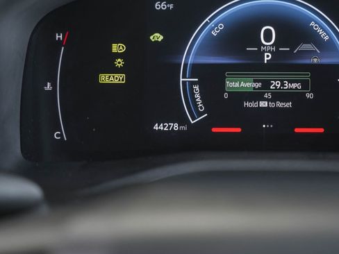 Used 2025 Toyota Camry LE image 39