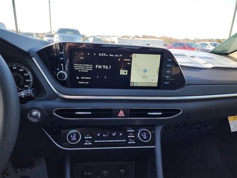 New 2023 Hyundai Sonata SEL image 10