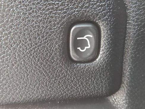 Used 2017 Jeep Grand Cherokee Limited RWD image 7