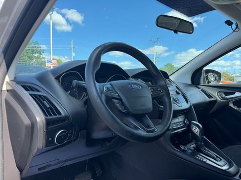Used 2015 Ford Focus SE FWD image 14