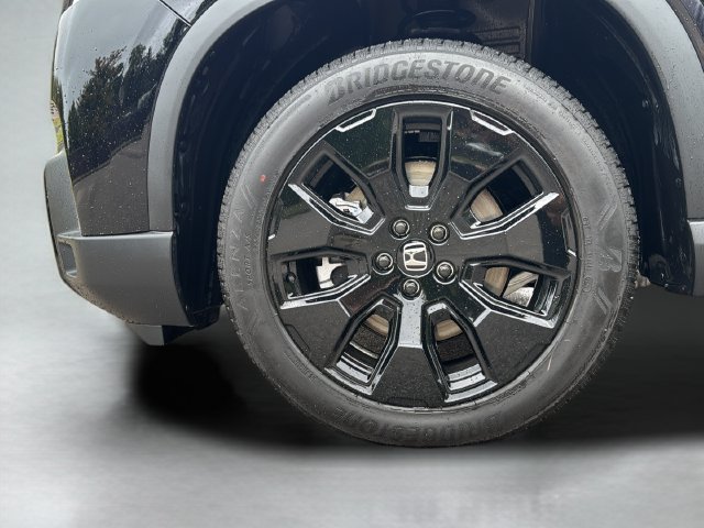 Certified 2026 Honda Pilot Black Edition image 7